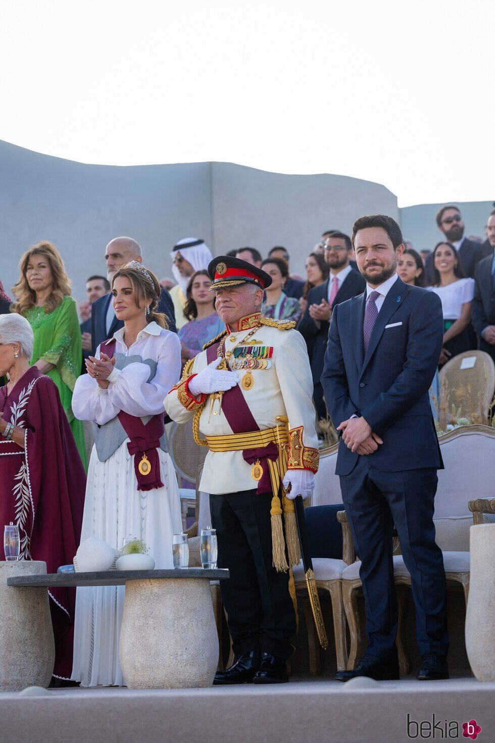 Abdalá y Rania de Jordania y Hussein de Jordania en el Jubileo de Plata de Abdalá de Jordania