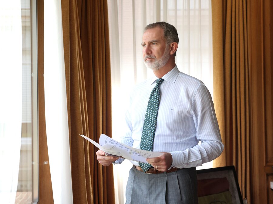 Retrato del Rey Felipe VI en su despacho en Zarzuela por el 10 aniversario de su reinado