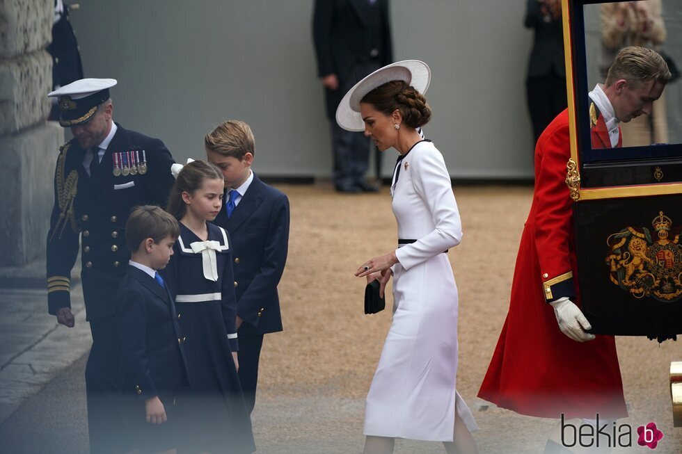 Kate Middleton con los Príncipes George, Charlotte y Louis en la Horse Guard Parade durant el Trooping the Colour 2024