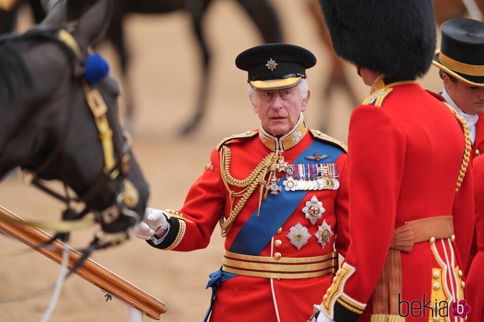 El Rey Carlos III en el Horse Guard Parade durante el Trooping the Colour 2024