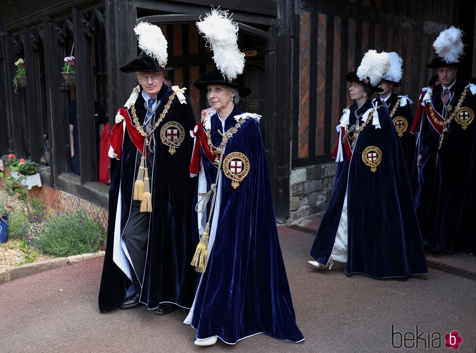 Los Duques de Gloucester, la Princesa Ana y el Príncipe Guillermo en la procesión de la Orden de la Jarretera 2024