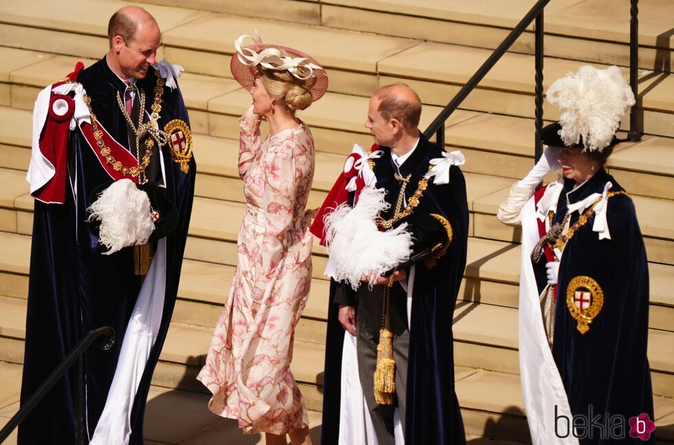 El Príncipe Guillermo y Sophie de Edimburgo hablando en la procesión de la Orden de la Jarretera 2024