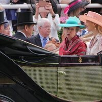 Peter Phillips, la Princesa Ana y Lady Gabriella Windsor en Ascot 2024