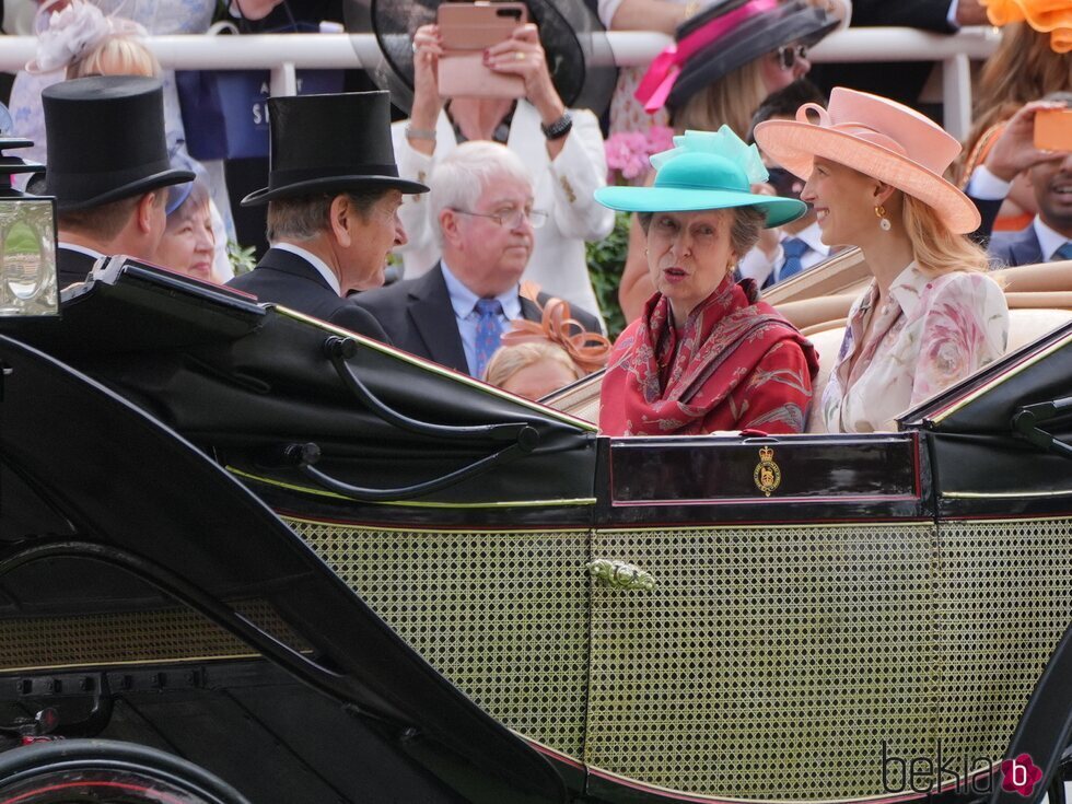 Peter Phillips, la Princesa Ana y Lady Gabriella Windsor en Ascot 2024