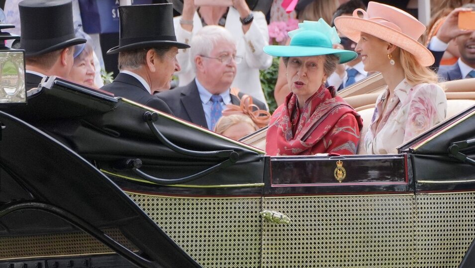 Peter Phillips, la Princesa Ana y Lady Gabriella Windsor en Ascot 2024