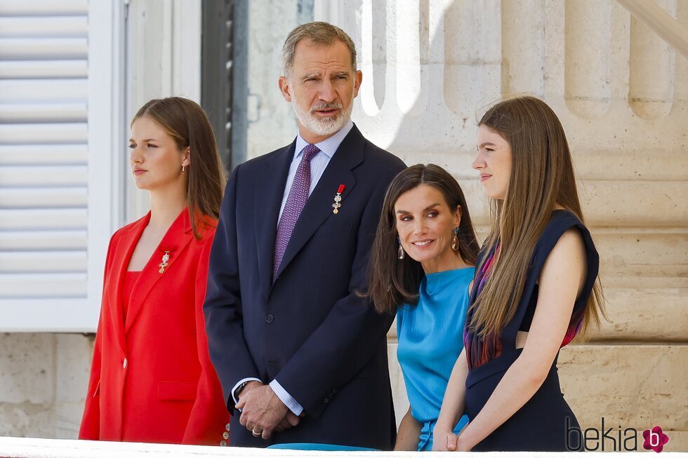 Los Reyes Felipe y Letizia junto a la Infanta Sofía y la Princesa Leonor en la celebración del décimo aniversario del reinado de Felipe VI