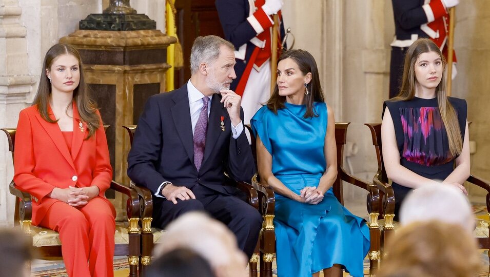 Los Reyes Felipe y Letizia, la Princesa Leonor y la Infanta Sofía en la condecoración del Mérito Civil en el décimo aniversario de reinado de Felipe VI