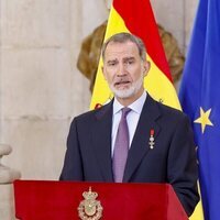 El Rey Felipe VI dando su discurso en el acto de condecoración del mérito civil durante la celebración del décimo aniversario del reinado de Felipe VI