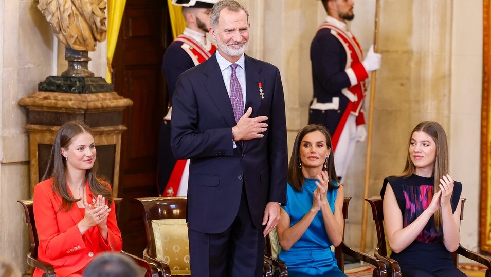 El Rey Felipe VI, aplaudido por la Reina Letizia, la Princesa Leonor y la Infanta Sofía tras su discurso en el décimo aniversario de reinado de Felipe VI