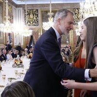 El Rey Felipe VI agradece a la Infanta Sofía sus palabras en su décimo aniversario de reinado