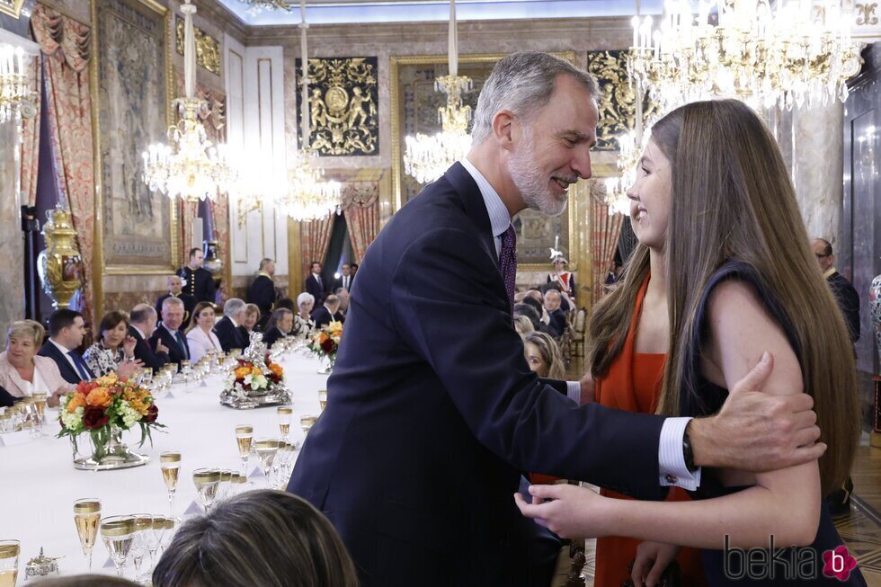 El Rey Felipe VI agradece a la Infanta Sofía sus palabras en su décimo aniversario de reinado