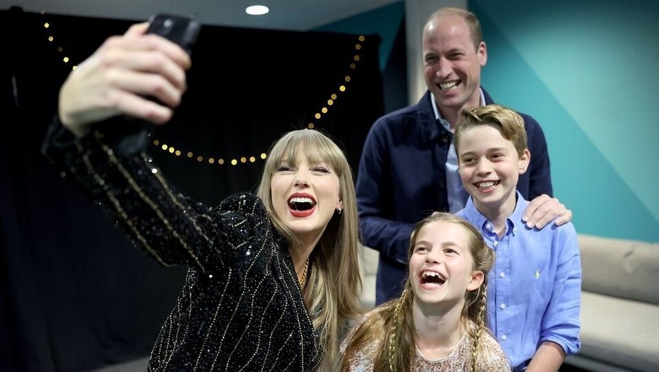 Taylor Swift hace una foto selfie con el Príncipe Guillermo y sus hijos George y Charlotte