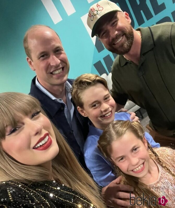 Taylor Swift hace una foto selfie con el Príncipe Guillermo, George y Charlotte y su novio Travis Kelce