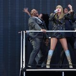 Taylor Swift durante uno de sus conciertos en Edimburgo