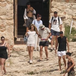 Lola Índigo, Madame y otros amigos en Ibiza