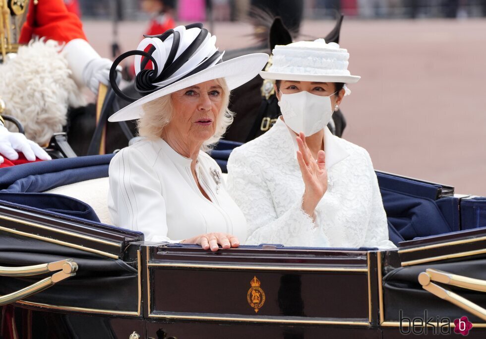 La Reina Camilla y Masako de Japón en carruaje en la bienvenida a los Emperadores de Japón por su Visita de Estado a Reino Unido