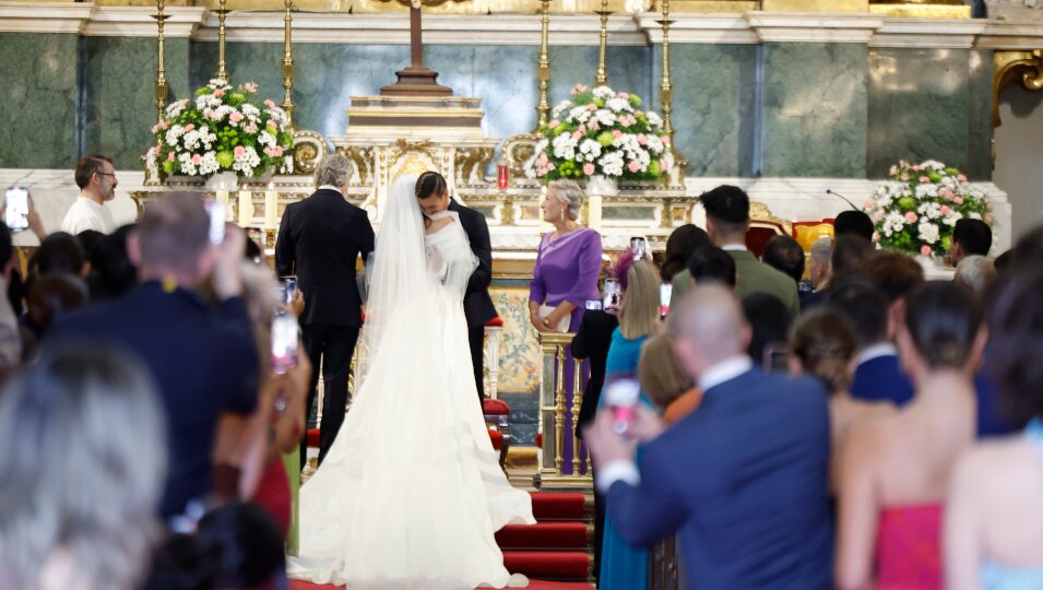 Ana Moya y Diego Conde durante su boda