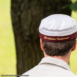 La gorra de Christian de Dinamarca con su nombre en su graduación