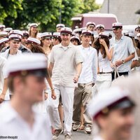 Christian de Dinamarca y sus compañeros en su graduación