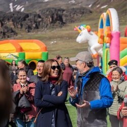 Federico y Mary de Dinamarca, muy cómplices en su primera visita oficial a Groenlandia como Reyes