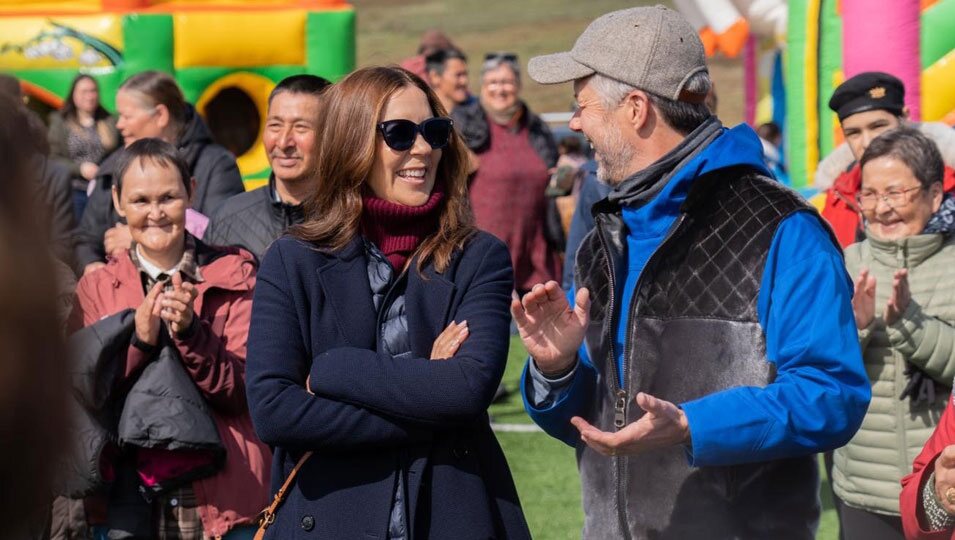 Federico y Mary de Dinamarca, muy cómplices en su primera visita oficial a Groenlandia como Reyes