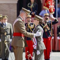 El Rey Felipe y la Princesa Leonor se sonríen en el nombramiento de la Princesa Leonor como Dama Alférez Cadete