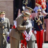 El Rey Felipe y la Princesa Leonor se abrazan en el nombramiento de la Princesa Leonor como Dama Alférez Cadete