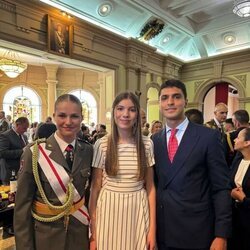 La Princesa Leonor y la Infanta Sofía con Tomás Páramo en el nombramiento de la Princesa Leonor como Dama Alférez Cadete del Ejército de Tierra