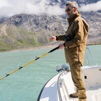 Federico de Dinamarca pescando en su primera visita oficial a Groenlandia como Rey