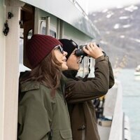 Mary de Dinamarca y Vincent de Dinamarca navegando en su visita oficial a Groenlandia