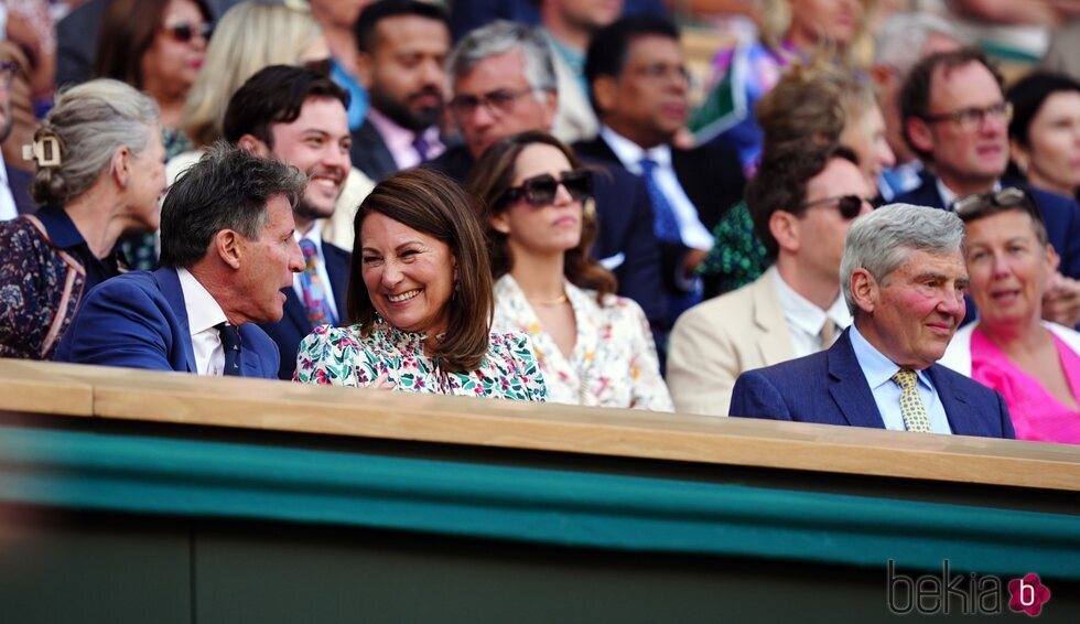 Sebastian Coe y Michael y Carole Middleton en Wimbledon 2024