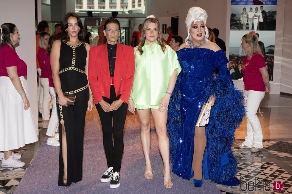 Estefanía de Mónaco y sus hijas Pauline Ducruet y Camille Gottlieb en el 20 aniversario de Fight Aids Monaco