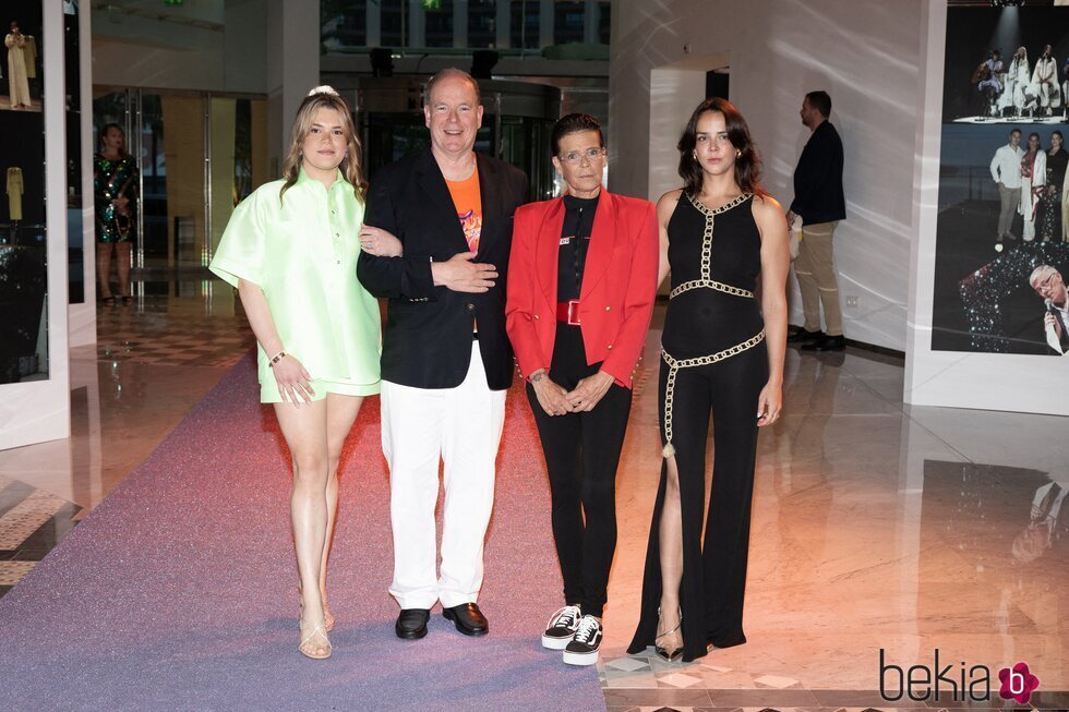 Alberto de Mónaco, Estefanía de Mónaco y sus hijas Pauline Ducruet y Camille Gottlieb en el 20 aniversario de Fight Aids Monaco