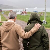 Federico y Mary de Dinamarca paseando muy cómplices en su primera visita oficial a Groenlandia como Reyes