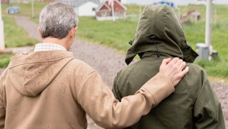 Federico y Mary de Dinamarca paseando muy cómplices en su primera visita oficial a Groenlandia como Reyes