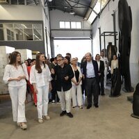 La Princesa Leonor y la Infanta Sofía ante las esculturas de Jaume Plensa en su taller