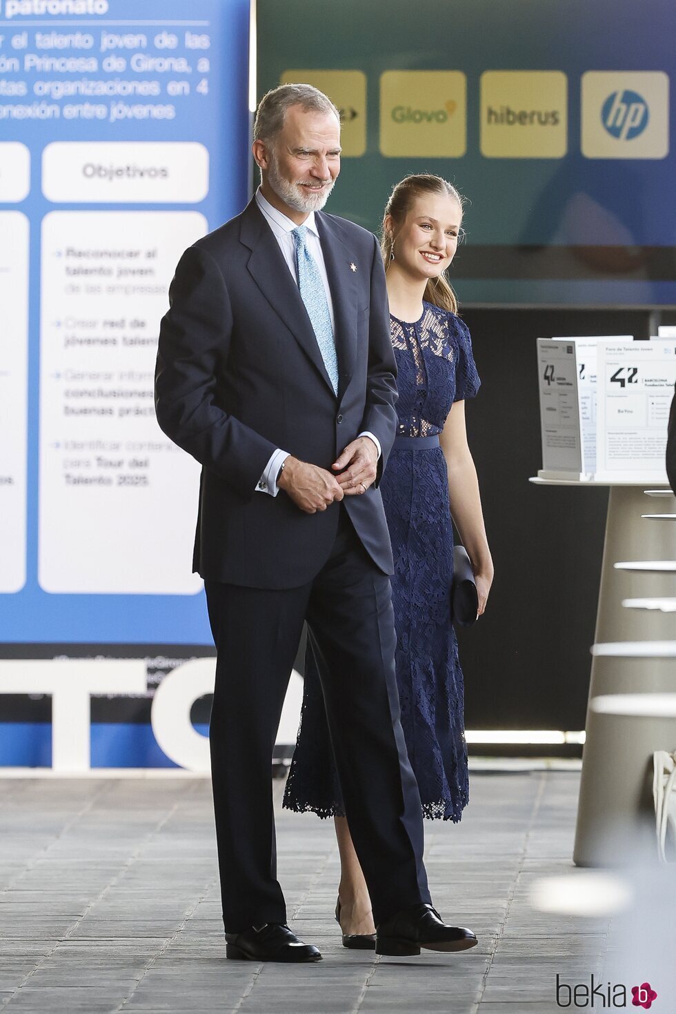 El Rey Felipe VI y la Princesa Leonor, muy sonrientes a su llegada a los Premios Princesa de Girona 2024