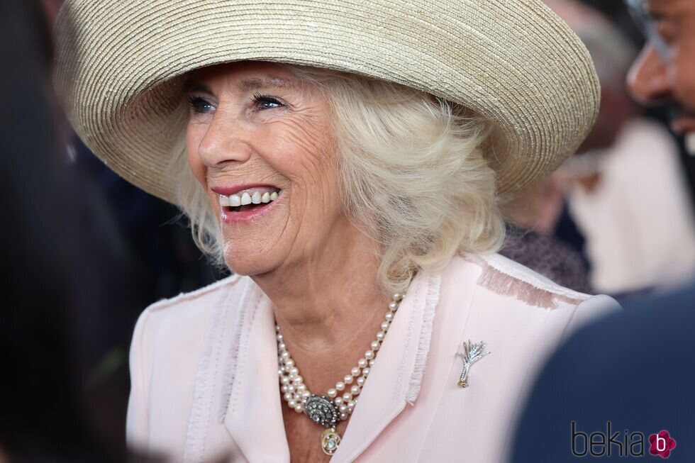 La Reina Camilla muy sonriente 25º aniversario del Parlamento Galés