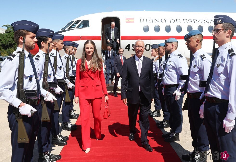 La Princesa Leonor y Marcelo Rebelo de Sousa en el recibimiento a la Princesa Leonor en su primer viaje oficial a Portugal