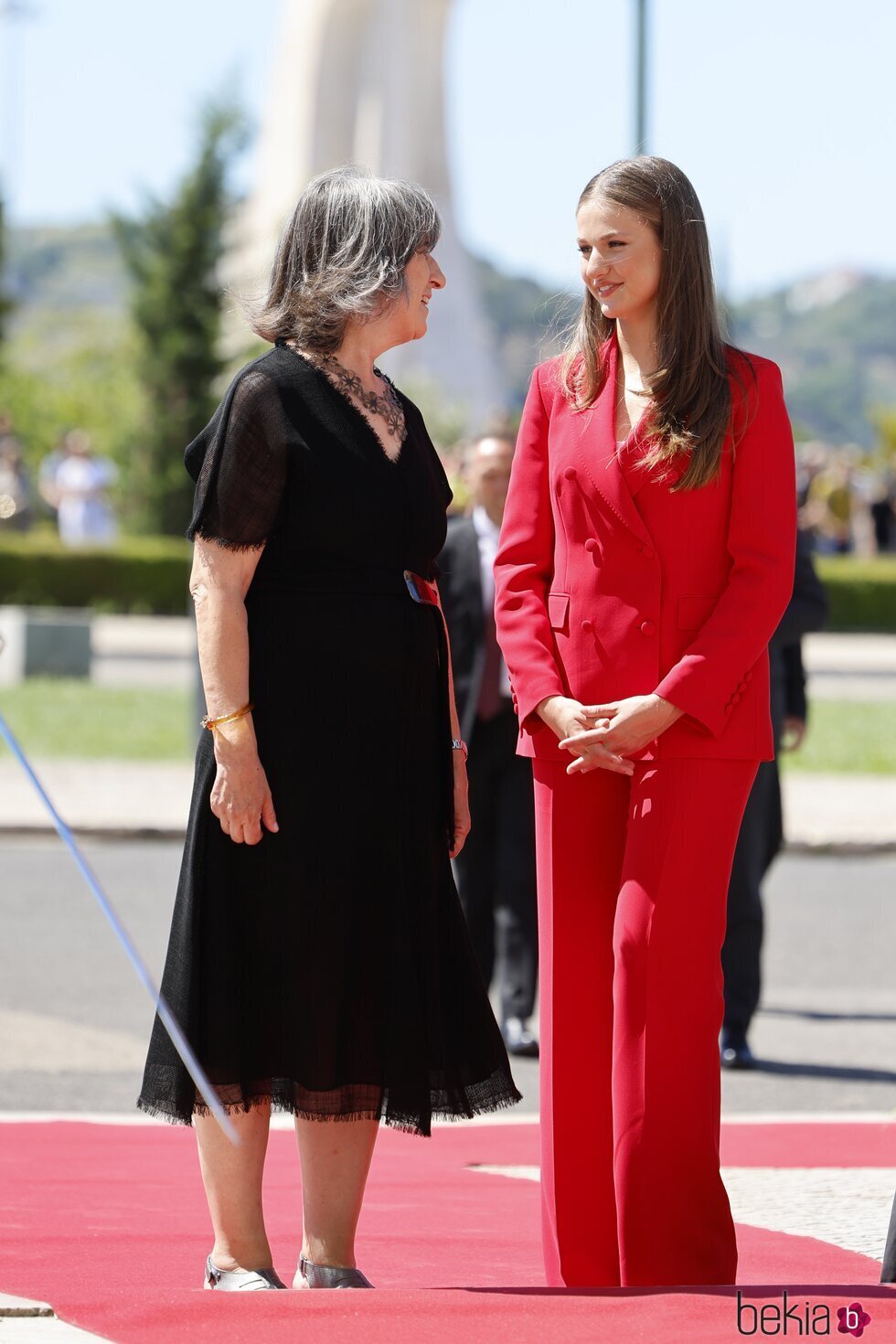 La Princesa Leonor y la directora del Monasterio de los Jerónimos en el primer viaje oficial de la Princesa Leonor a Portugal