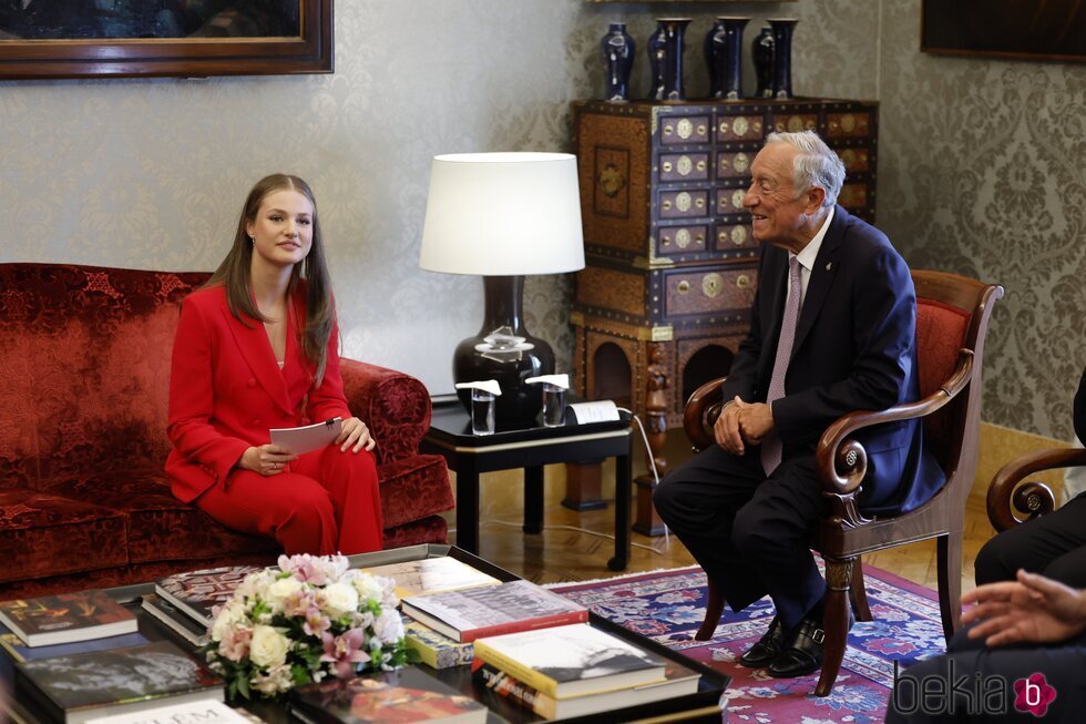 La Princesa Leonor y Marcelo Rebelo de Sousa en su encuentro en el Palacio de Belém en el primer viaje oficial a Portugal de la Princesa Leonor