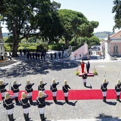 La Princesa Leonor y Marcelo Rebelo de Sousa en el recibimiento de honor a la Princesa Leonor en su primer viaje oficial a Portugal