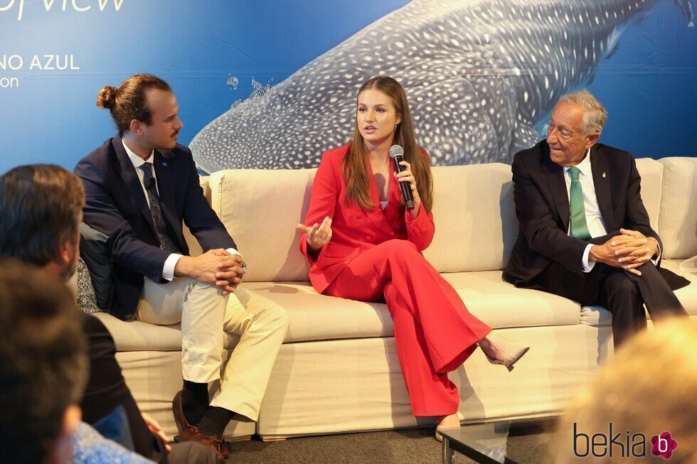 La Princesa Leonor hablando en una reunión en el Oceanario de Lisboa en su primer viaje oficial a Portugal