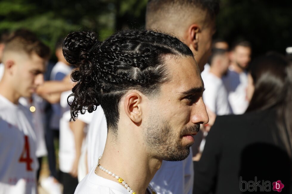 Marc Cucurella con el pelo recogido en la recepción de la Familia Real a la selección española de fútbol tras haber ganado la Eurocopa 2024