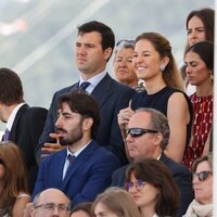 Victoria López-Quesada y Enrique Moreno de la Cova en la Jura de Bandera de su Pedro López-Quesada y Borbón-Dos Sicilias en la Escuela Naval Militar de Mar