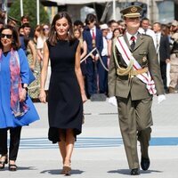 Margarita Robles, la Reina Letizia y la Princesa Leonor con uniforme de gala del Ejército de Tierra en la entrega de Despachos en la Escuela Naval Militar 