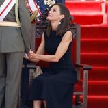 La Princesa Leonor  y la Reina Letiza sentada en la entrega de Despachos en la Escuela Naval Militar de Marín