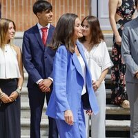 La Reina Letizia con zapatillas blancas en la audiencia al Patronato de la Fundación Comité Español de los Colegios del Mundo Unido, Patrocinadores y Alumn