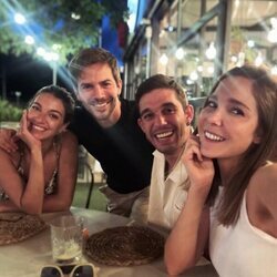 Ana Guerra, Marc Clotet, Víctor Elías y Natalia Sánchez de cena