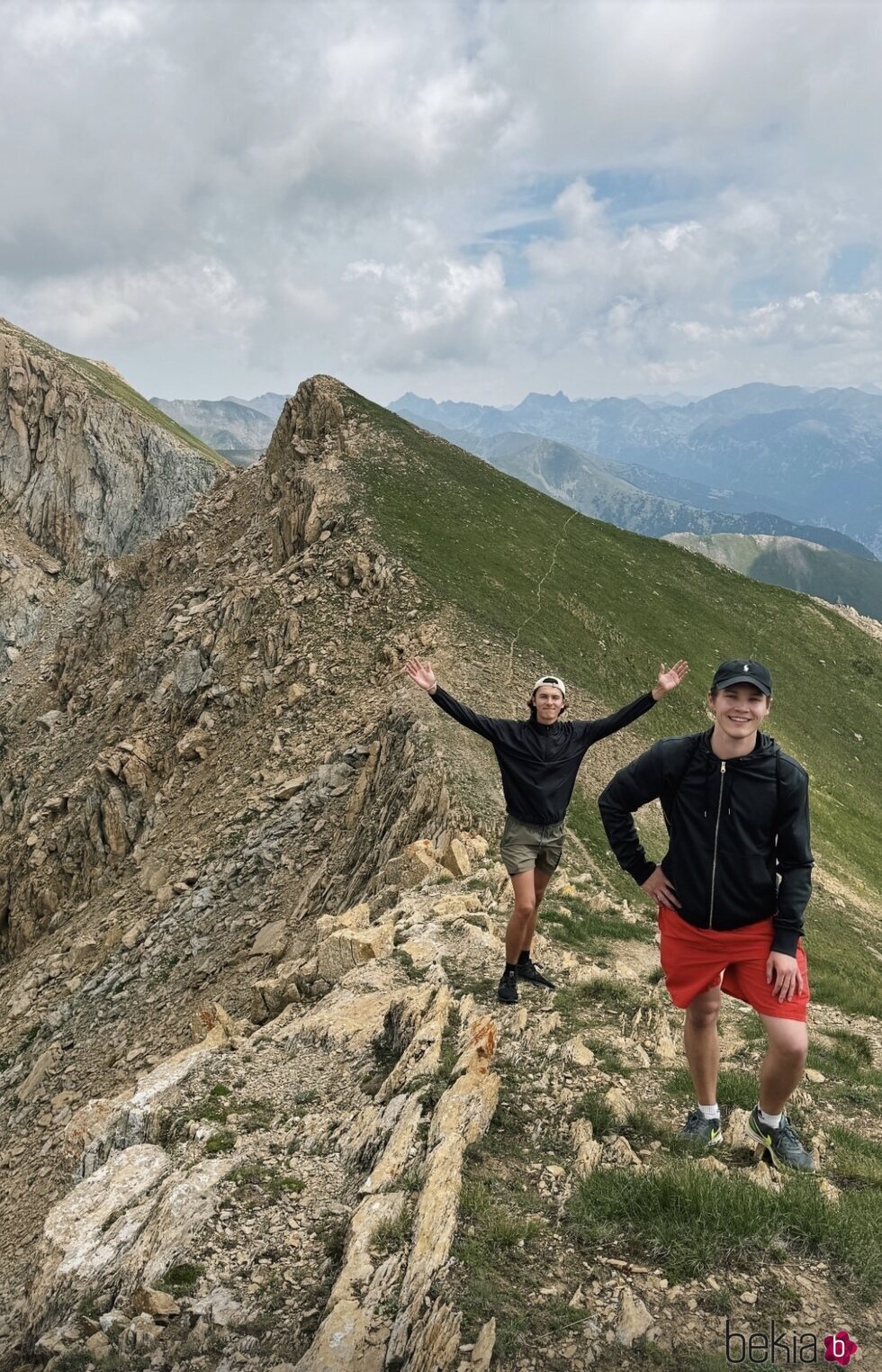 Nikolai y Felix de Dinamarca en una montaña en Andorra